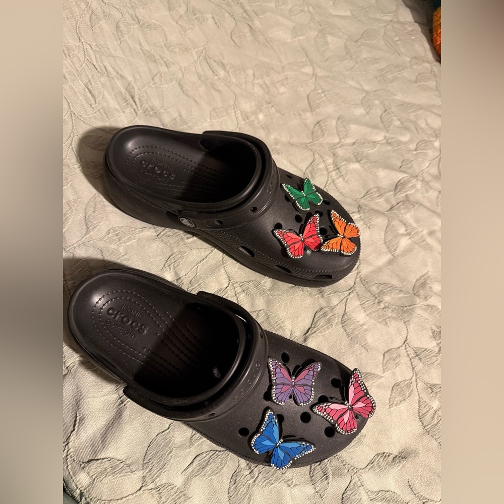 Iconic Black Crocs platform Clogs